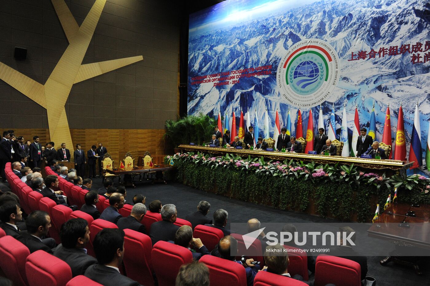 Vladimir Putin attends SCO summit in Dushanbe