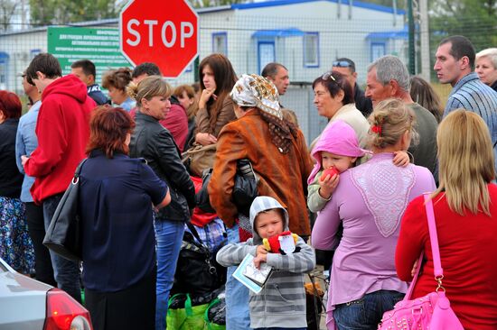 Ukrainian refugees at border crossing point in Rostov Region