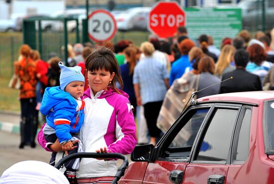 Ukrainian refugees at border crossing point in Rostov Region