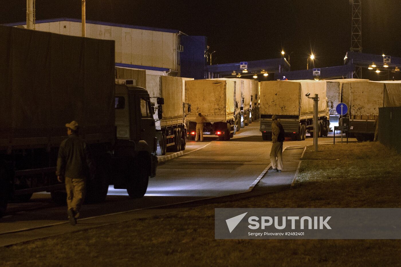 Russia's humanitarian aid convoy for eastern Ukraine moves in