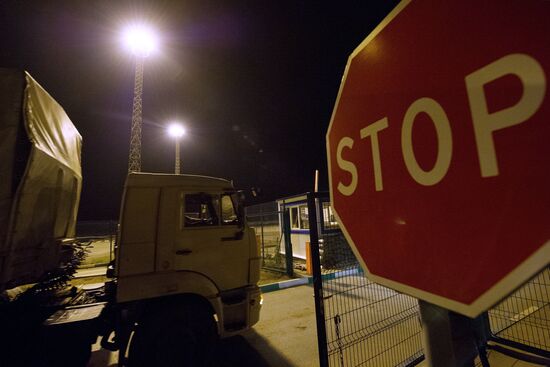 Russia's humanitarian aid convoy for eastern Ukraine moves in
