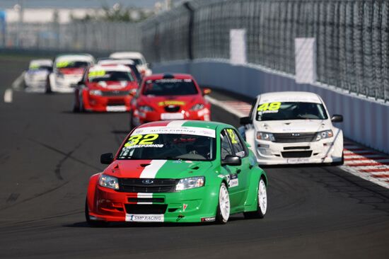 Russian circuit racing championship. Day One