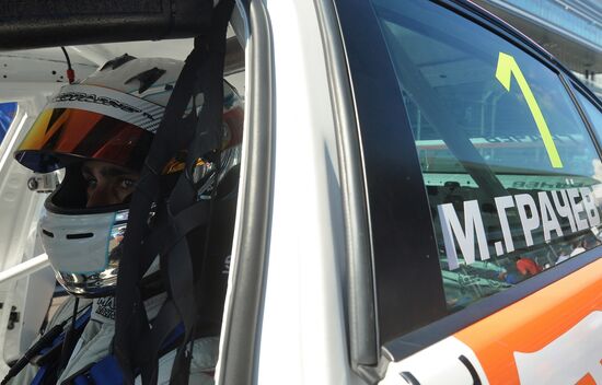 Russian circuit racing championship. Day One