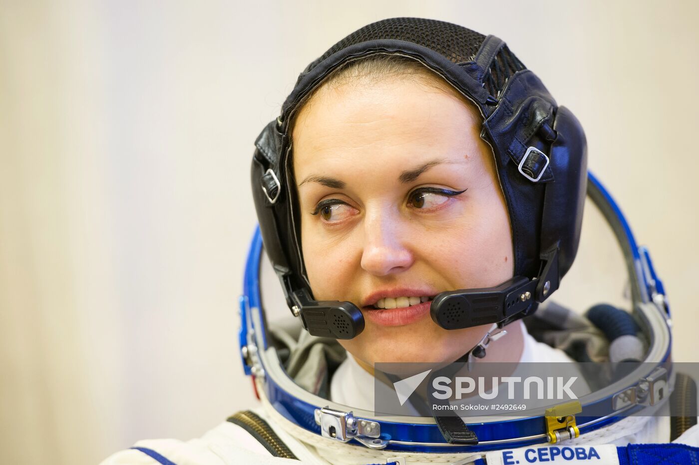 Inspection of spacecraft and spacesuits for crew of Soyuz TMA-14M
