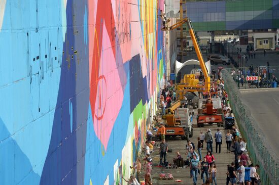 Largest graffiti style painting in Moscow