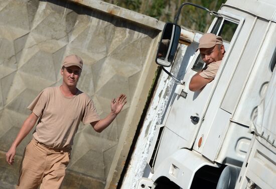 Russian trucks deliver humanitarian relief aid to southeastern Ukraine