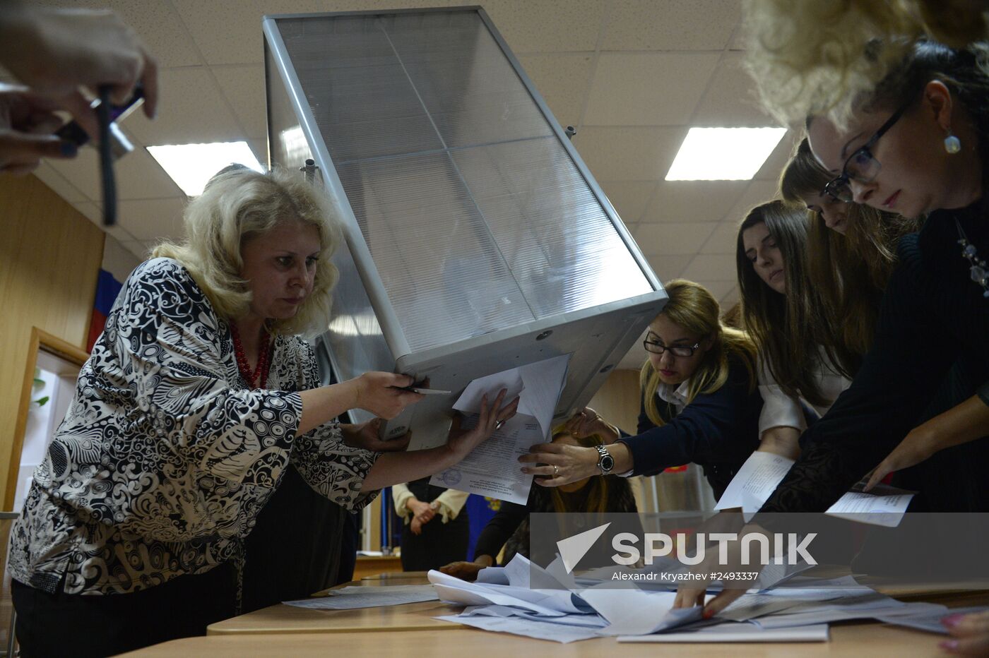 Counting ballots on Russia's Single Voting Day