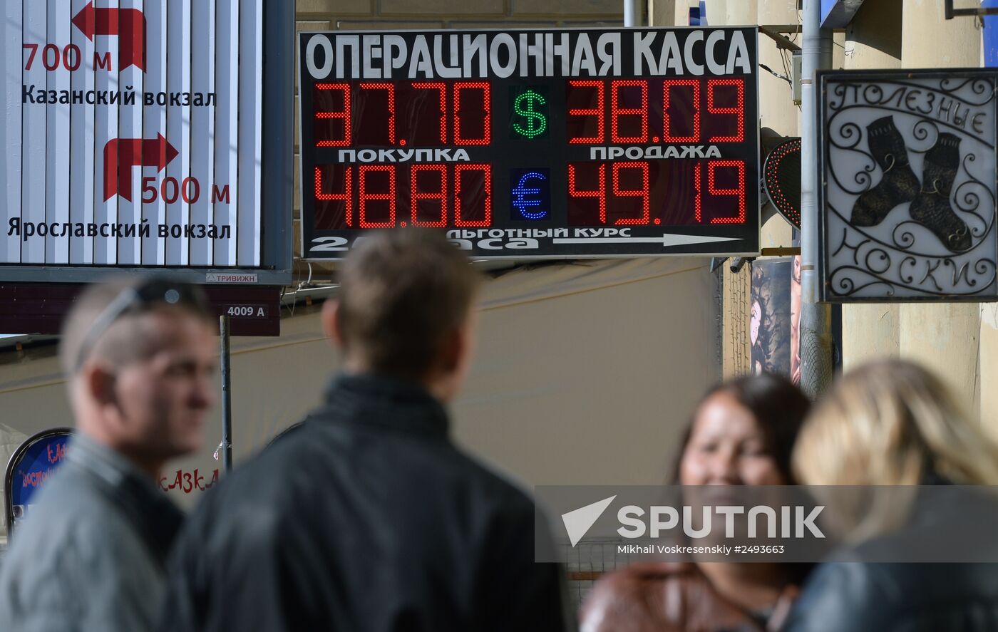 Dollar exchange rate reaches 38 rubles