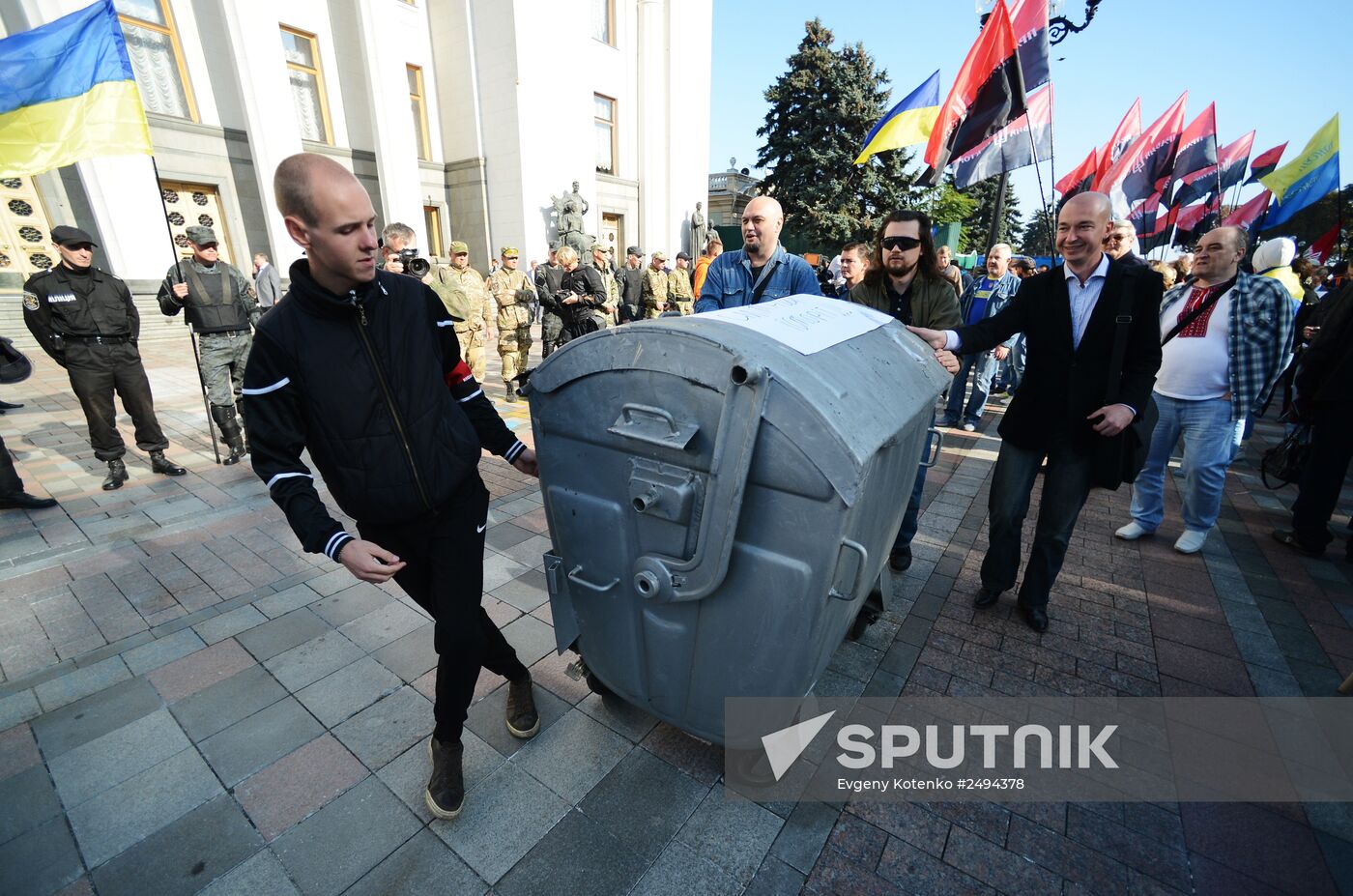 Picket in Kiev in support of law on authority lustration