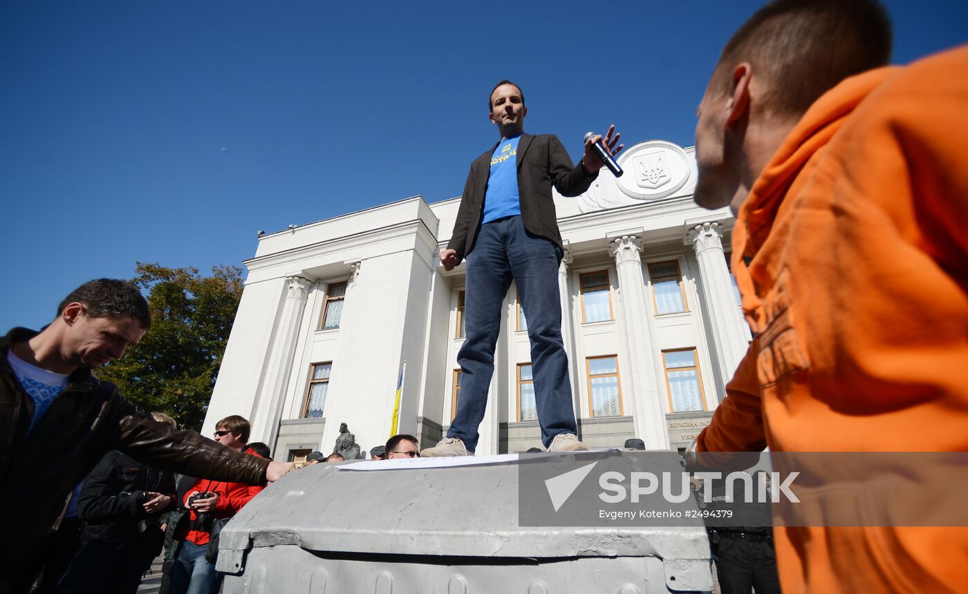 Picket in Kiev in support of law on authority lustration