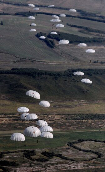 Air assault brigade holds drill as part of Eastern Military District's combat readiness check