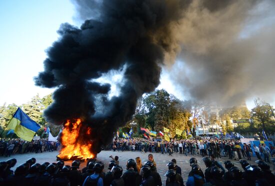 Rally in support of law on lustration in Kiev