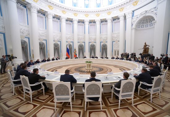 Vladimir Putin meets with elected governors of Russia's regions
