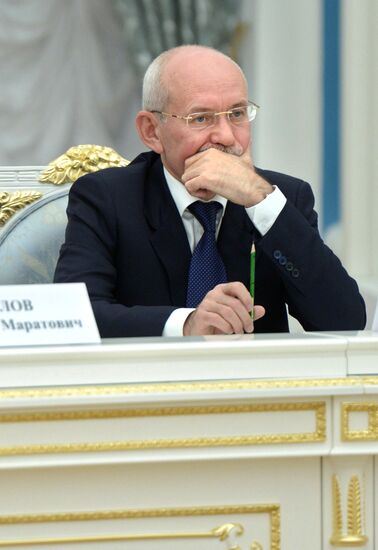 Vladimir Putin meets with elected governors of Russia's regions