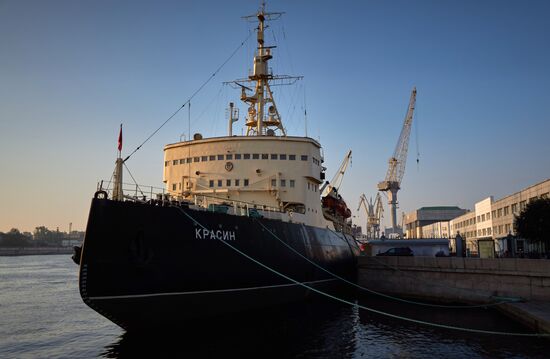 The Krasin icebreaker tigged for repairs