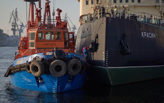 The Krasin icebreaker tigged for repairs