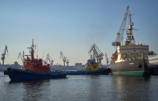 The Krasin icebreaker tigged for repairs