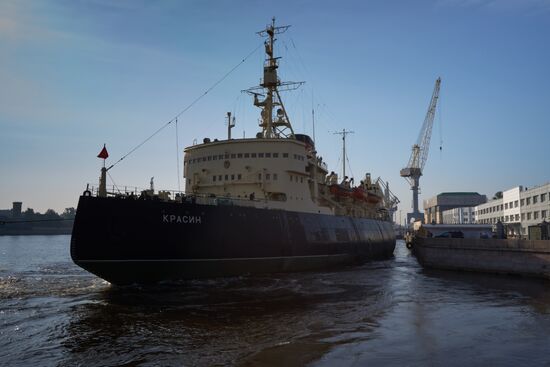 The Krasin icebreaker tigged for repairs