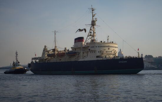 The Krasin icebreaker tigged for repairs
