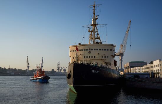 The Krasin icebreaker tigged for repairs