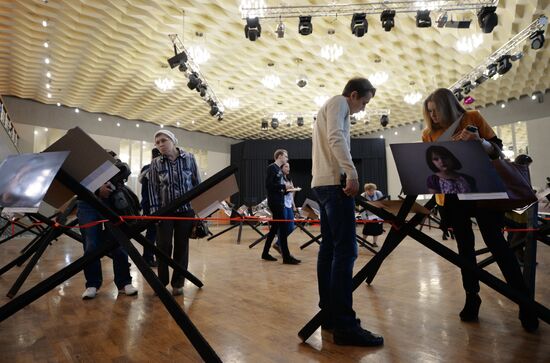 Exhibition of photographs taken by Rossiya Segodnya reporters in southeastern Ukraine