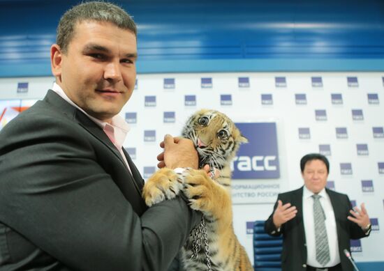 Tiger becomes new host of "Good Night, Babies!" TV show