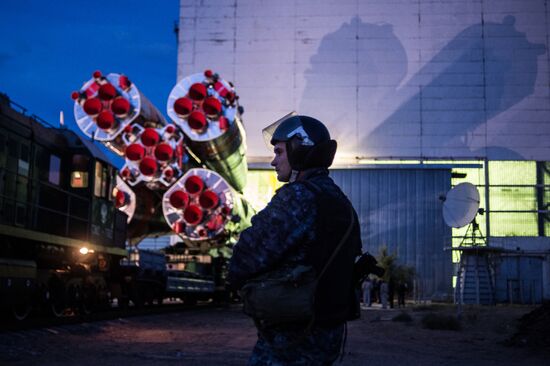 The Soyuz TMA-14M spacecraft approaches the launch pad