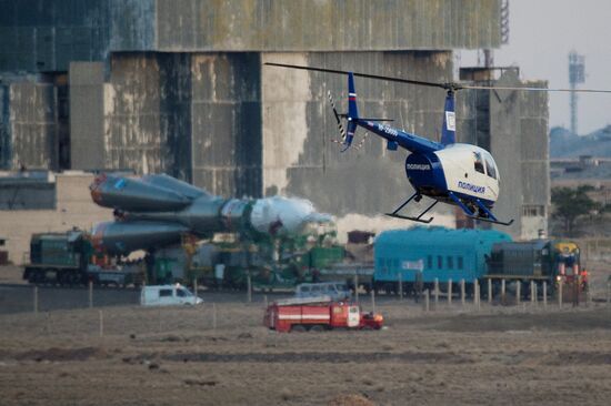 The Soyuz TMA-14M spacecraft approaches the launch pad