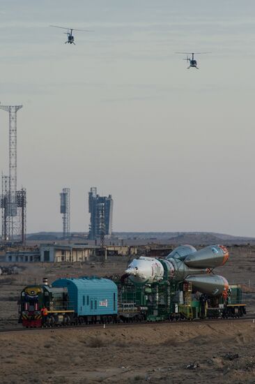 The Soyuz TMA-14M spacecraft approaches the launch pad