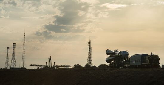 The Soyuz TMA-14M spacecraft approaches the launch pad