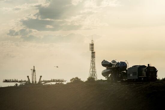 The Soyuz TMA-14M spacecraft approaches the launch pad