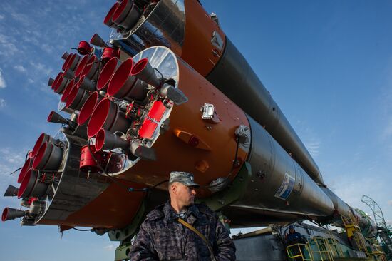 The Soyuz TMA-14M spacecraft approaches the launch pad