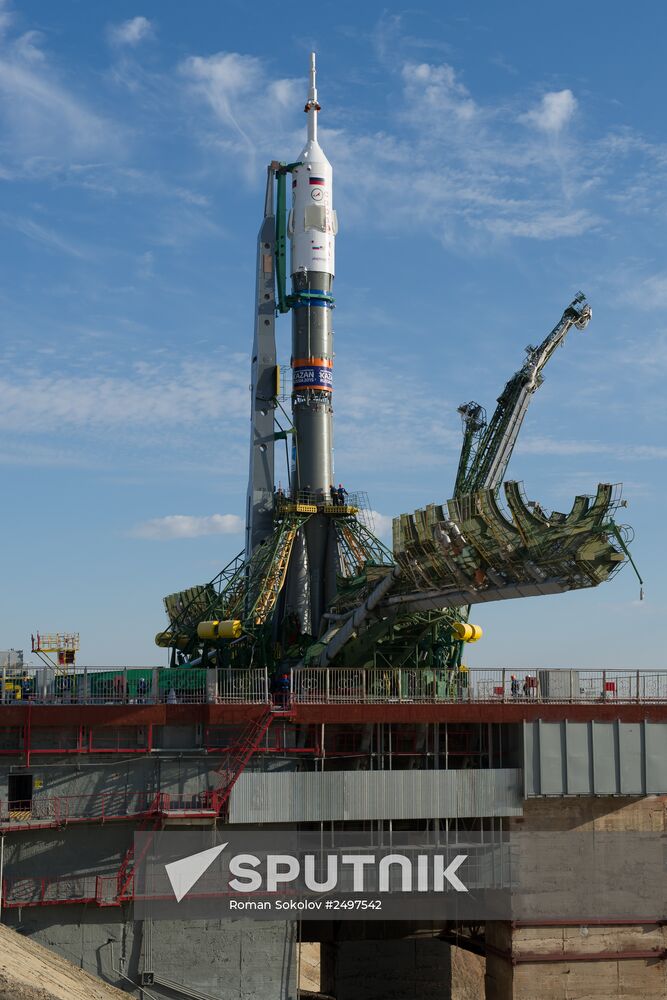 The Soyuz TMA-14M spacecraft approaches the launch pad