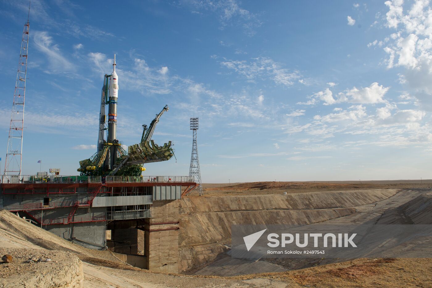 The Soyuz TMA-14M spacecraft approaches the launch pad