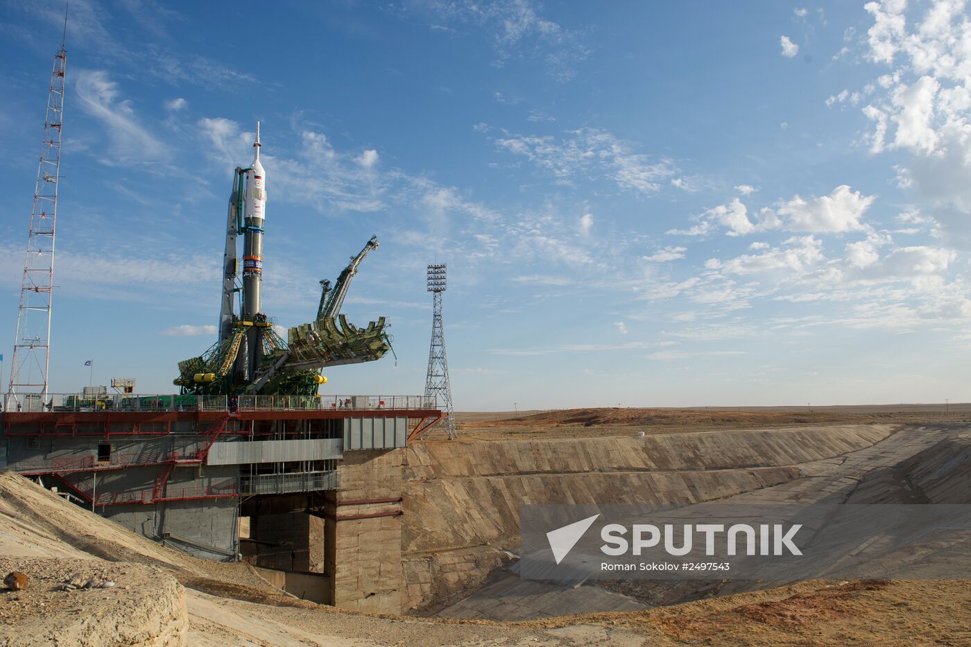 The Soyuz TMA-14M spacecraft approaches the launch pad