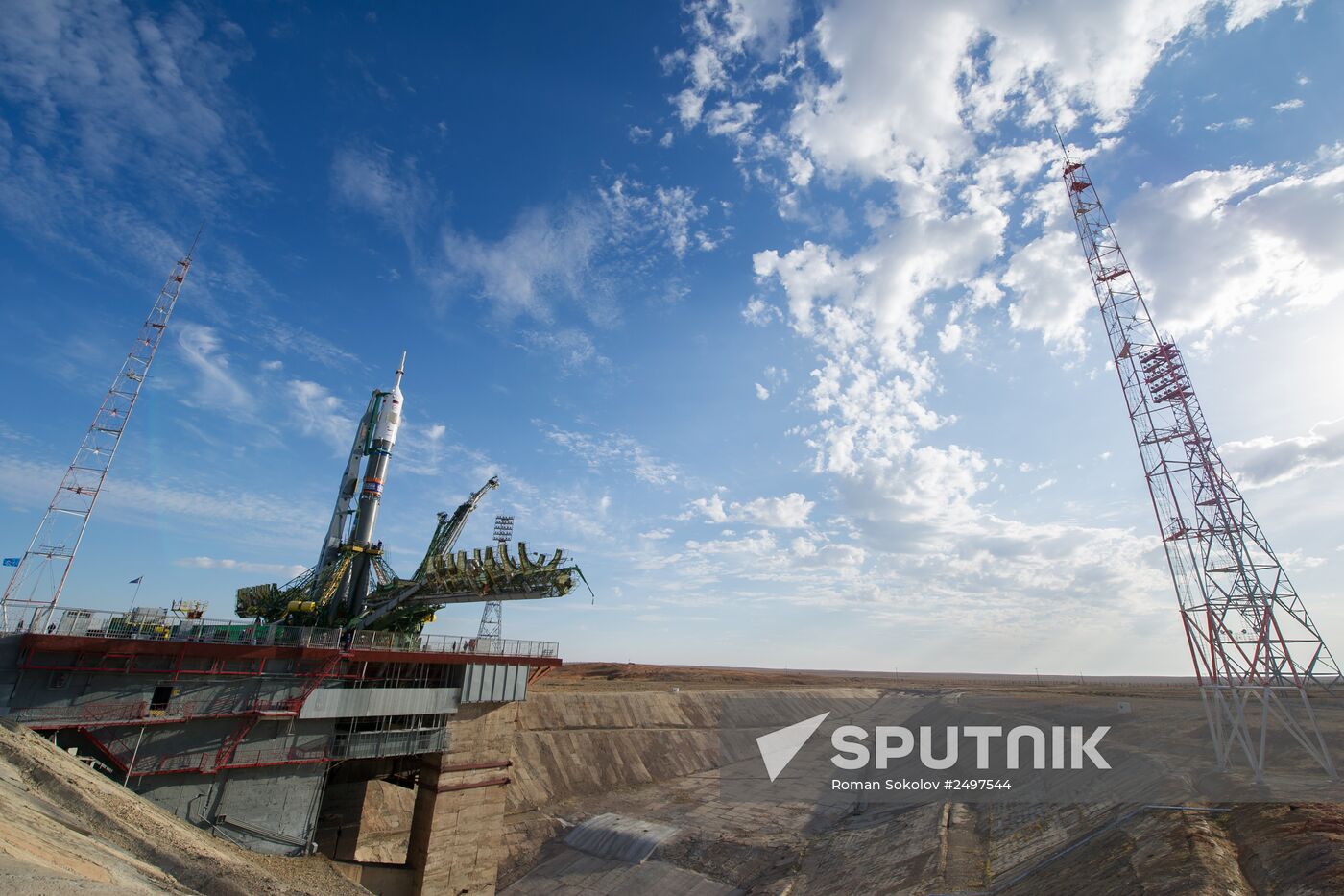The Soyuz TMA-14M spacecraft approaches the launch pad
