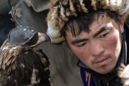 "Golden Eagle -- Chuya Steppe Wings" festival of golden eagle falconers