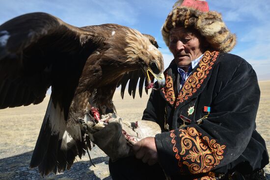 "Golden Eagle - Chuya Steppe Wings" festival of golden eagle falconers