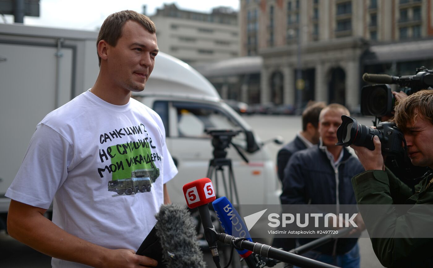 Action "Fashions' answer: No to the Sanctions!"