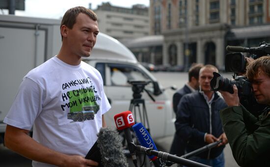 Action "Fashions' answer: No to the Sanctions!"