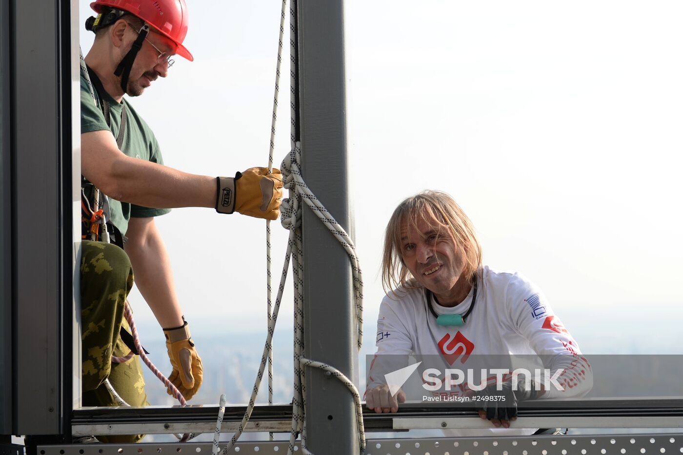 Spiderman Alain Robert conquers Vysotsky skyscraper