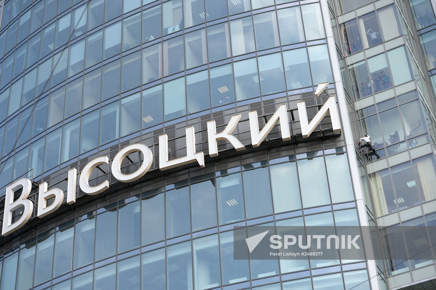 Spiderman Alain Robert conquers Vysotsky skyscraper