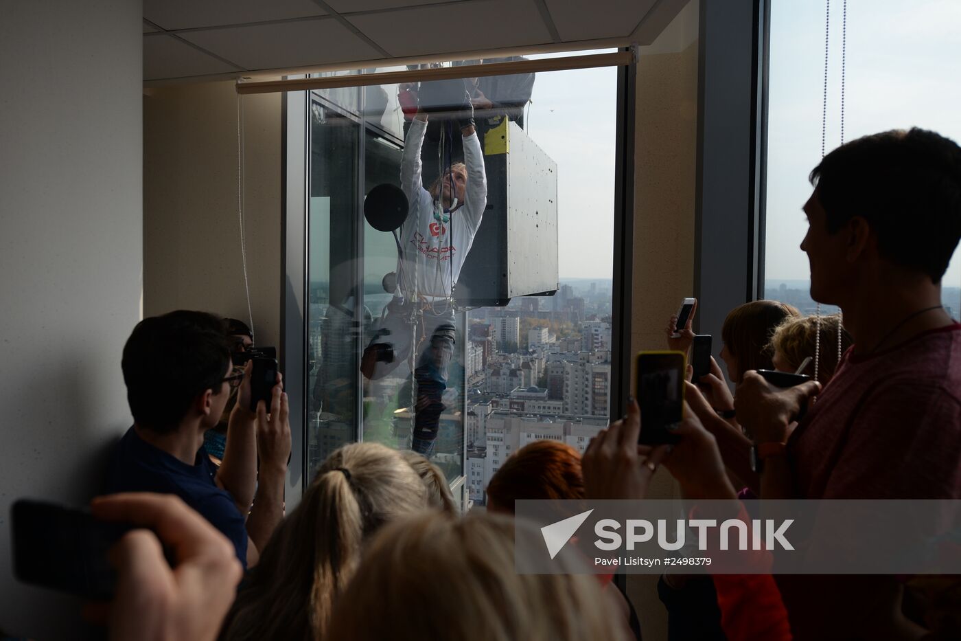 Spiderman Alain Robert conquers Vysotsky skyscraper