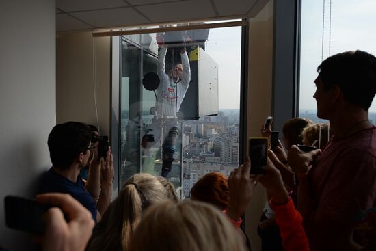 Spiderman Alain Robert conquers Vysotsky skyscraper