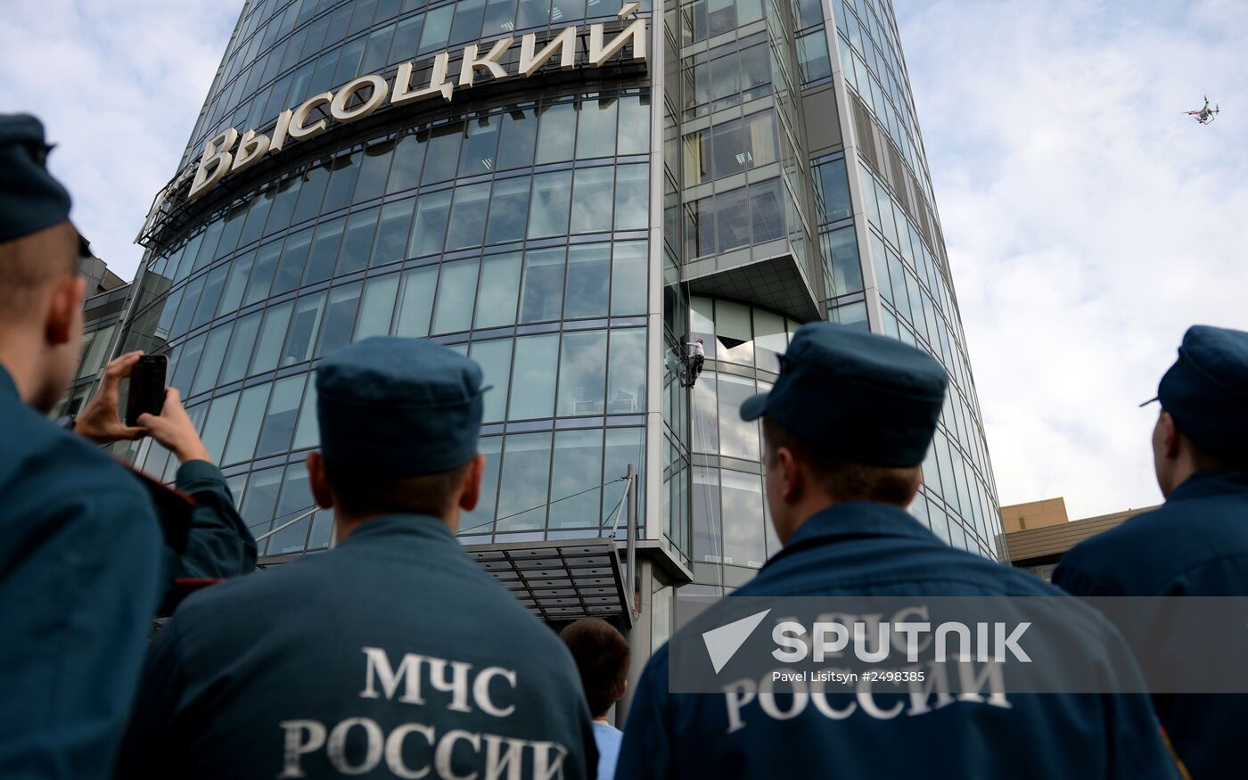 Spiderman Alain Robert conquers Vysotsky skyscraper