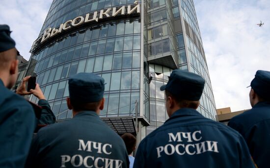 Spiderman Alain Robert conquers Vysotsky skyscraper