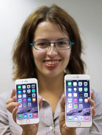 New iPhone 6 and iPhone 6 Plus smartphones