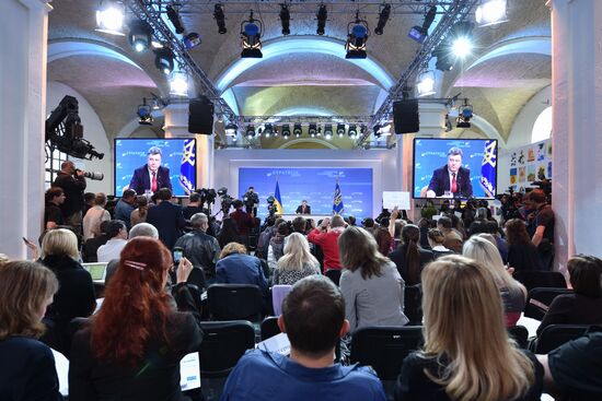 News conference with Ukrainian President Petro Poroshenko in Kiev