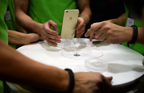 iPhone 6, 6-plus go on sale in Russia