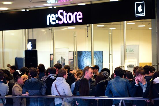 iPhone 6, 6-plus go on sale in Russia